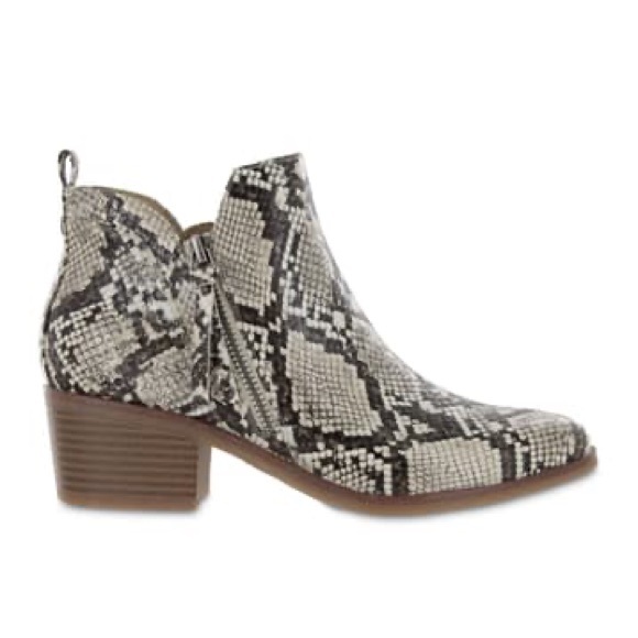 BOGO Snakeskin boots MIA Auden SOLD OUT NWT - Picture 2 of 8